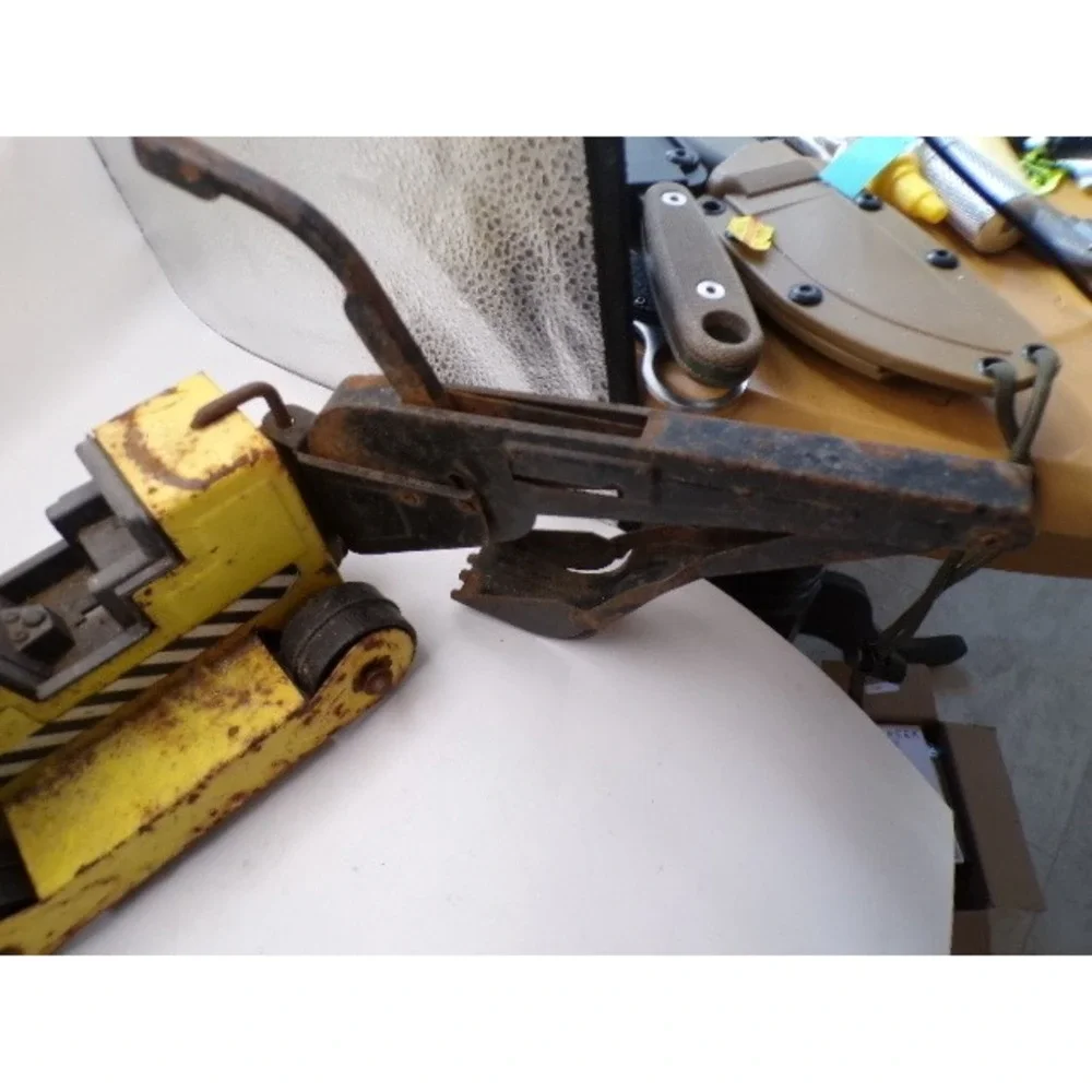 Vintage Yellow Pressed Steel Construction Toy Excavator Tractor Crawler‎